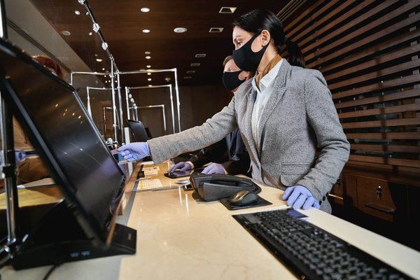 Quelles sont les démarches à suivre pour réserver un hôtel à Sarlat?