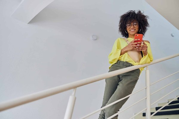 Zoom sur l'installation d'une rampe d'escalier